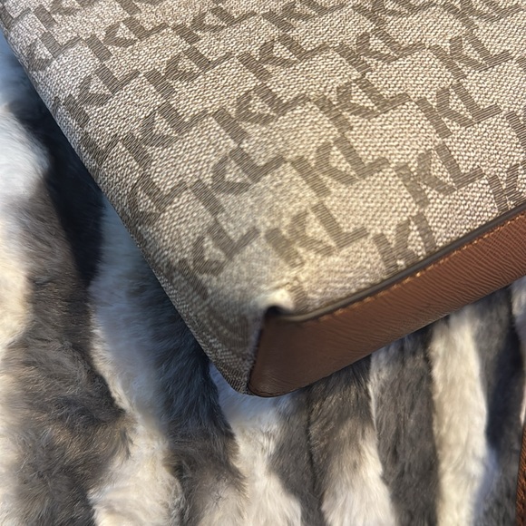 Karl Lagerfeld Paris Used Crossbody Purse With Some Corner Rubbing & Black Mark - Picture 10 of 13